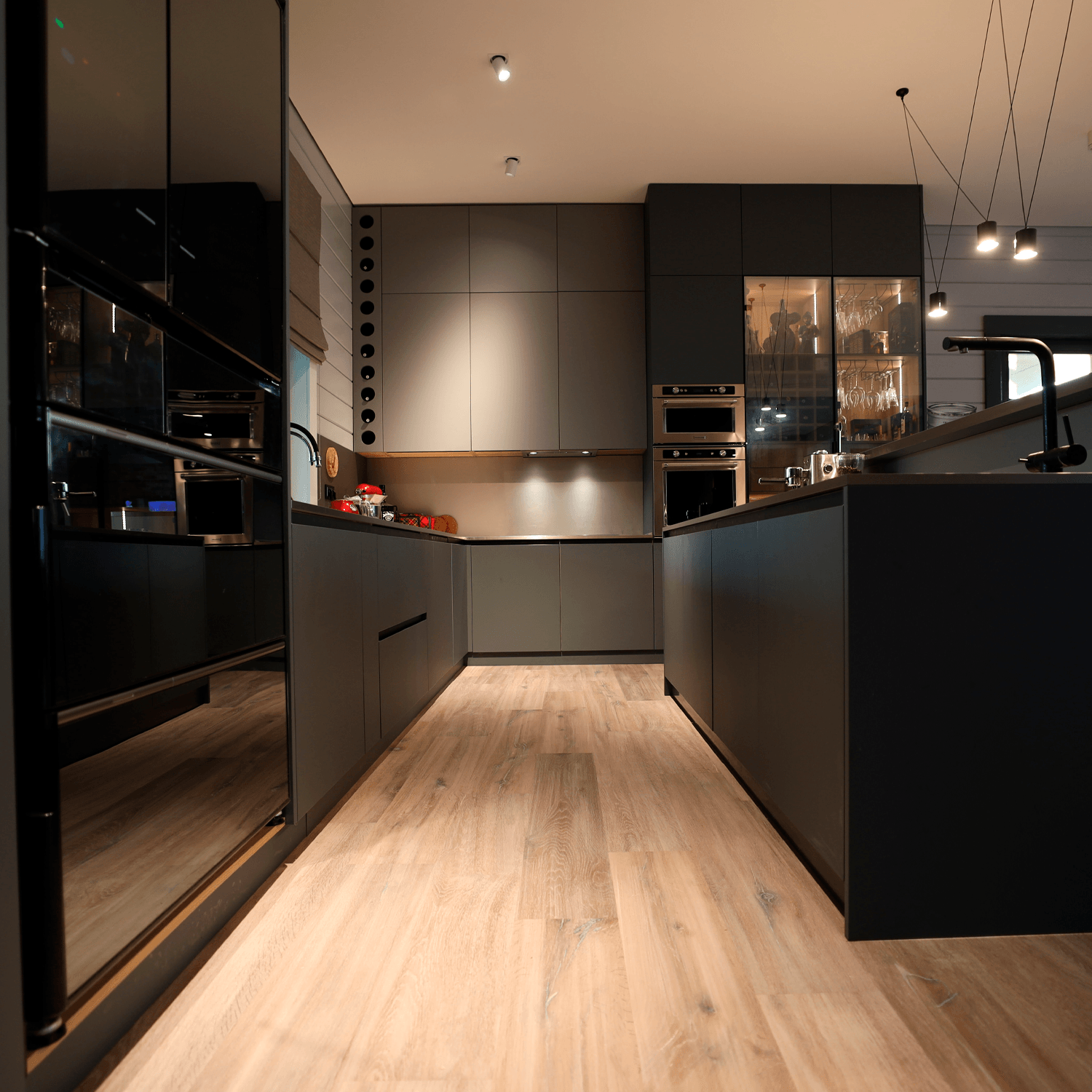 Кухня "Темное дерево"